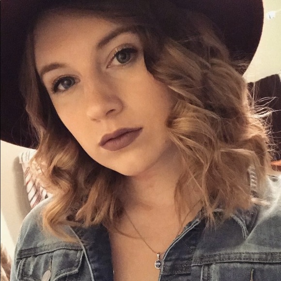 Meet your Posher, Claire - Picture 4 of 4